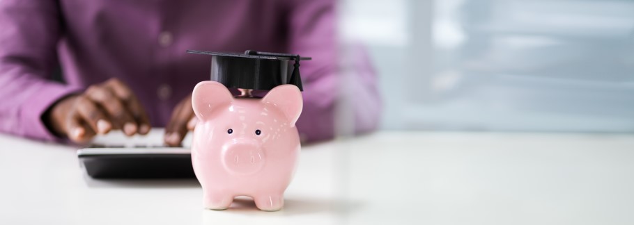 Image of a piggy bank to resemble student finance