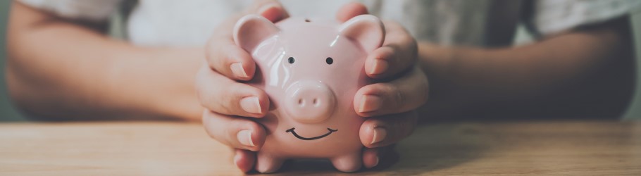 Image of a piggy bank to illustrate student loans