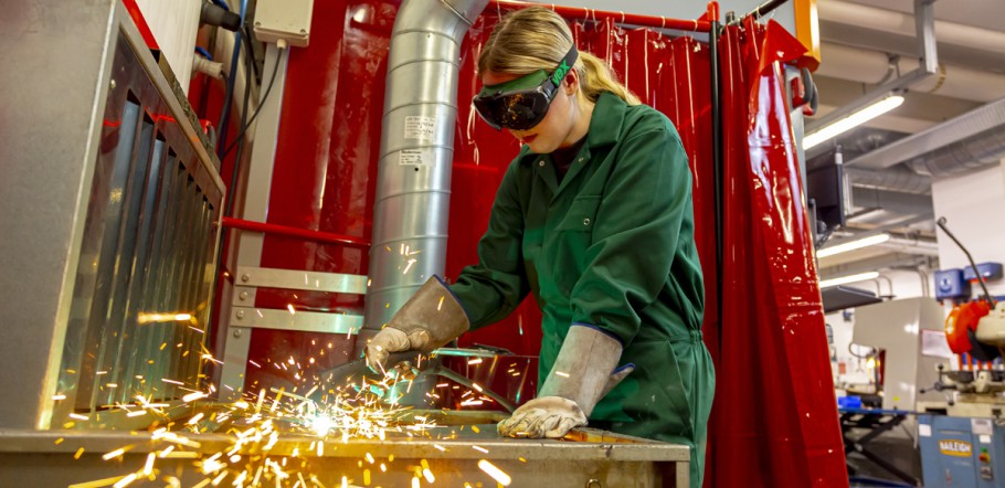 Image of a student in a lab at Leeds Arts University 